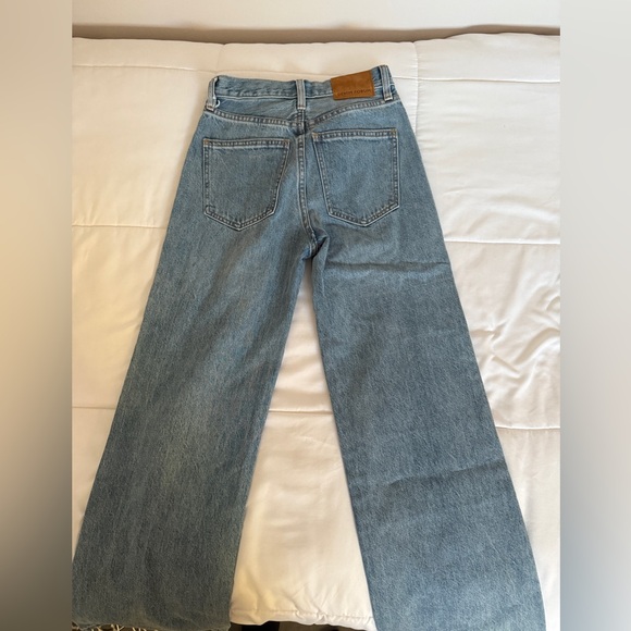 Aritzia denim forum The Farrah Hi-Rise Wide Leg Jean light blue size 23, 28L - Picture 3 of 11